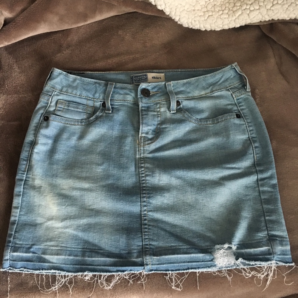 Levi’s mini skirt